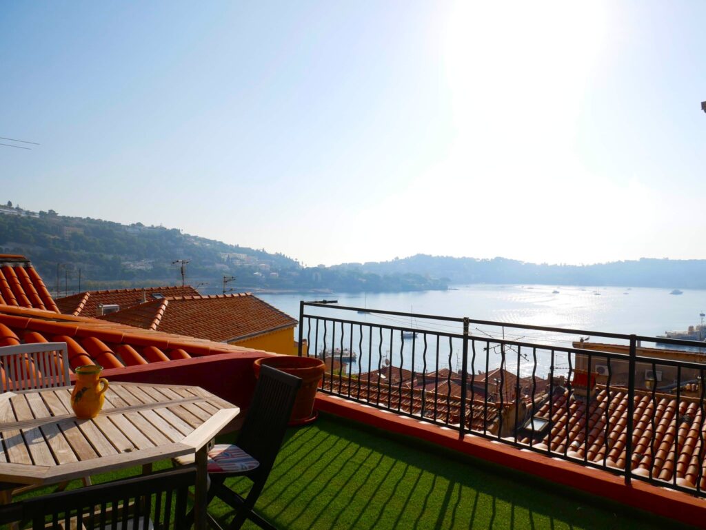 Proche plage à Villefranche sur mer, large terrasse ISM Property