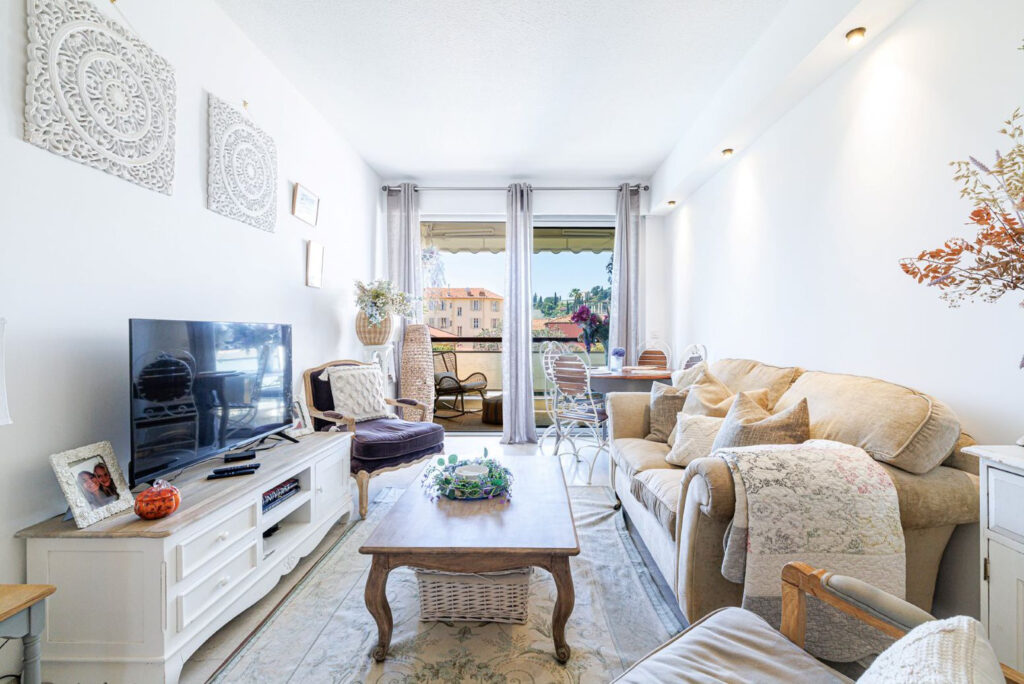In the centre of the town , pool , terrace , near BEACHES ISM Property