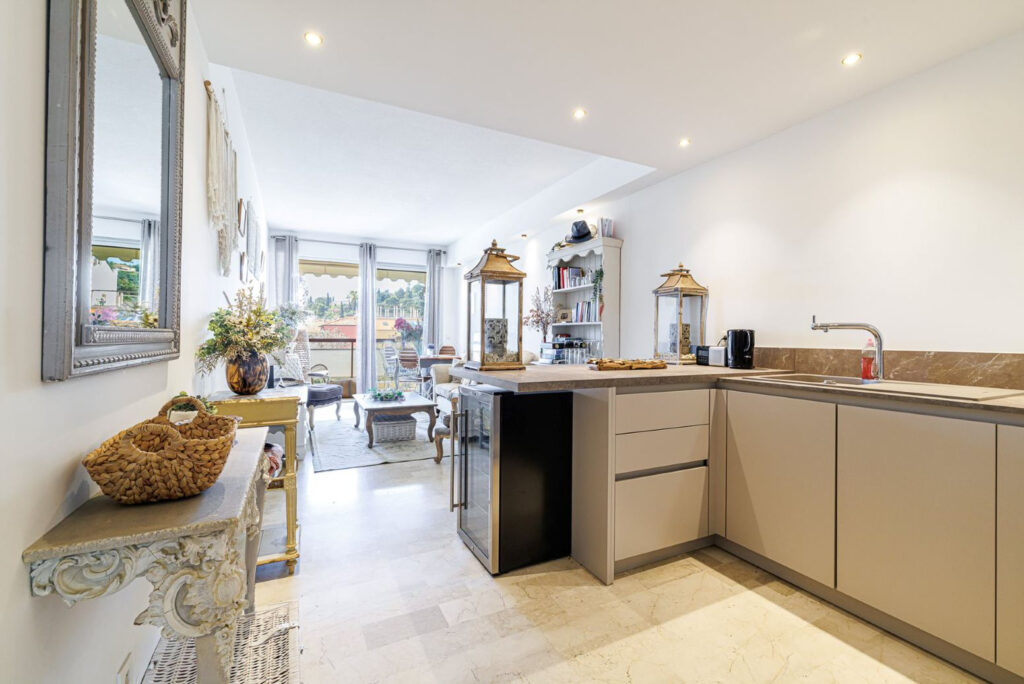 In the centre of the town , pool , terrace , near BEACHES ISM Property