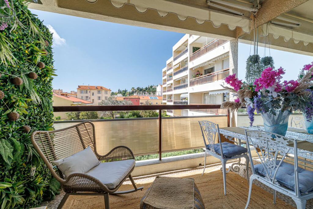 In the centre of the town , pool , terrace , near BEACHES ISM Property