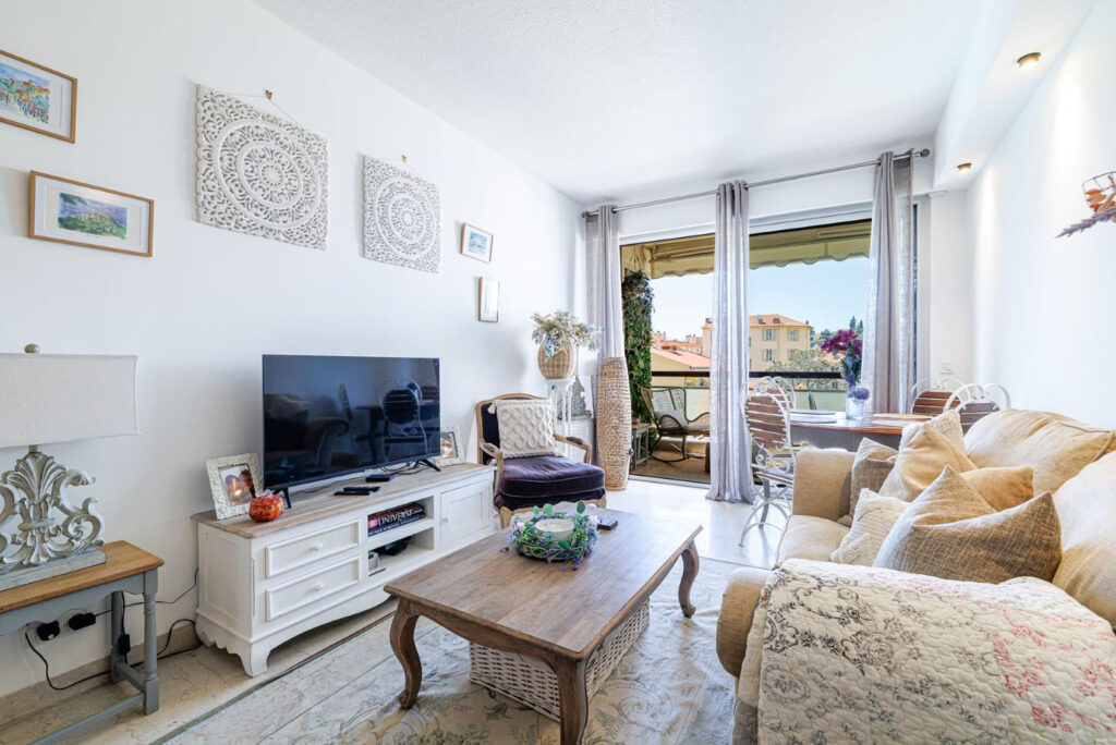 In the centre of the town , pool , terrace , near BEACHES ISM Property