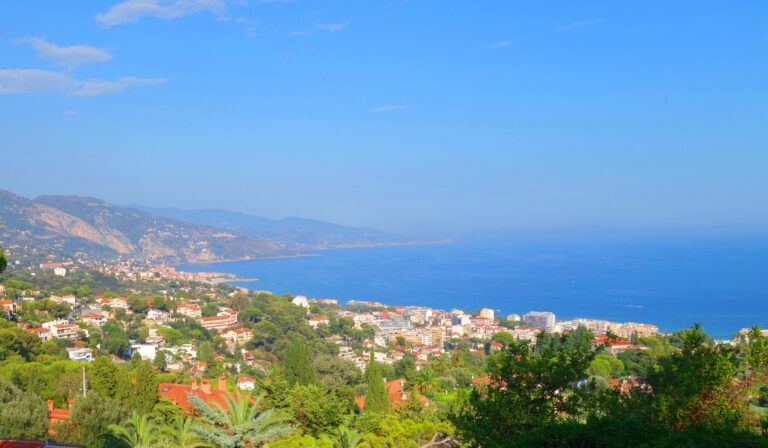 Vue mer panoramique , villa moderne au calme ISM Property