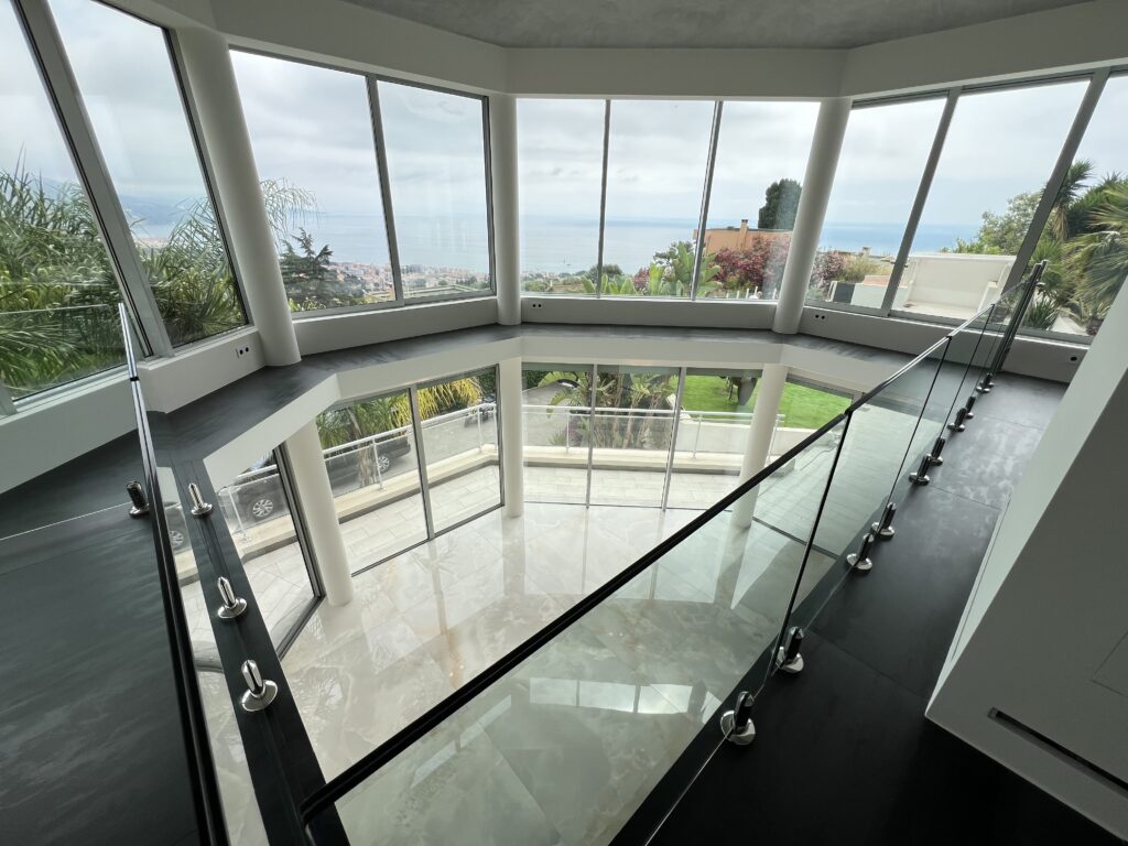 Vue mer panoramique , villa moderne au calme ISM Property