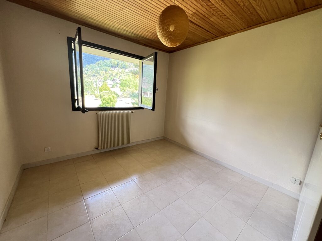 VALDEBLORE ville ,vue , terrasse, proche station de ski La Colmiane ISM Property
