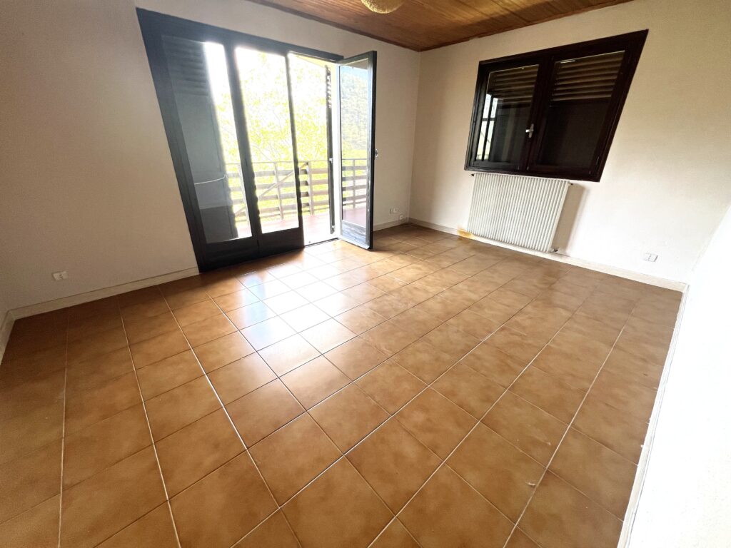 VALDEBLORE ville ,vue , terrasse, proche station de ski La Colmiane ISM Property