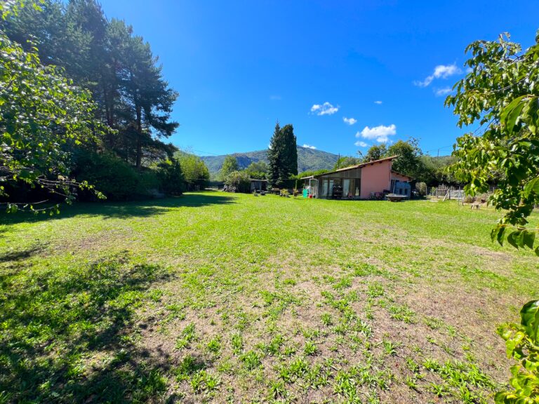 Monaco a 40 minutes . Terrain plat de 5 hectares ISM Property