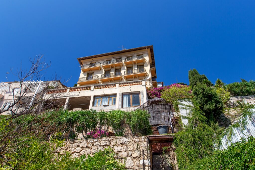 Villa with Open sea view, border Monaco , near beaches ISM Property