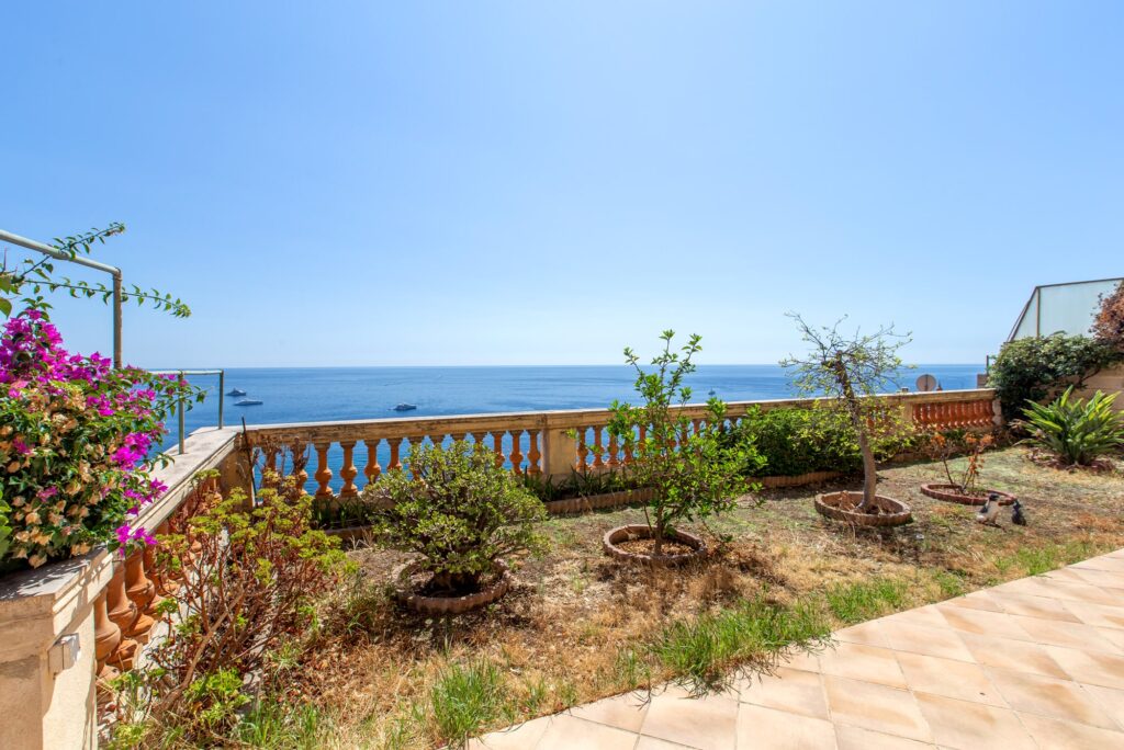Villa with Open sea view, border Monaco , near beaches ISM Property