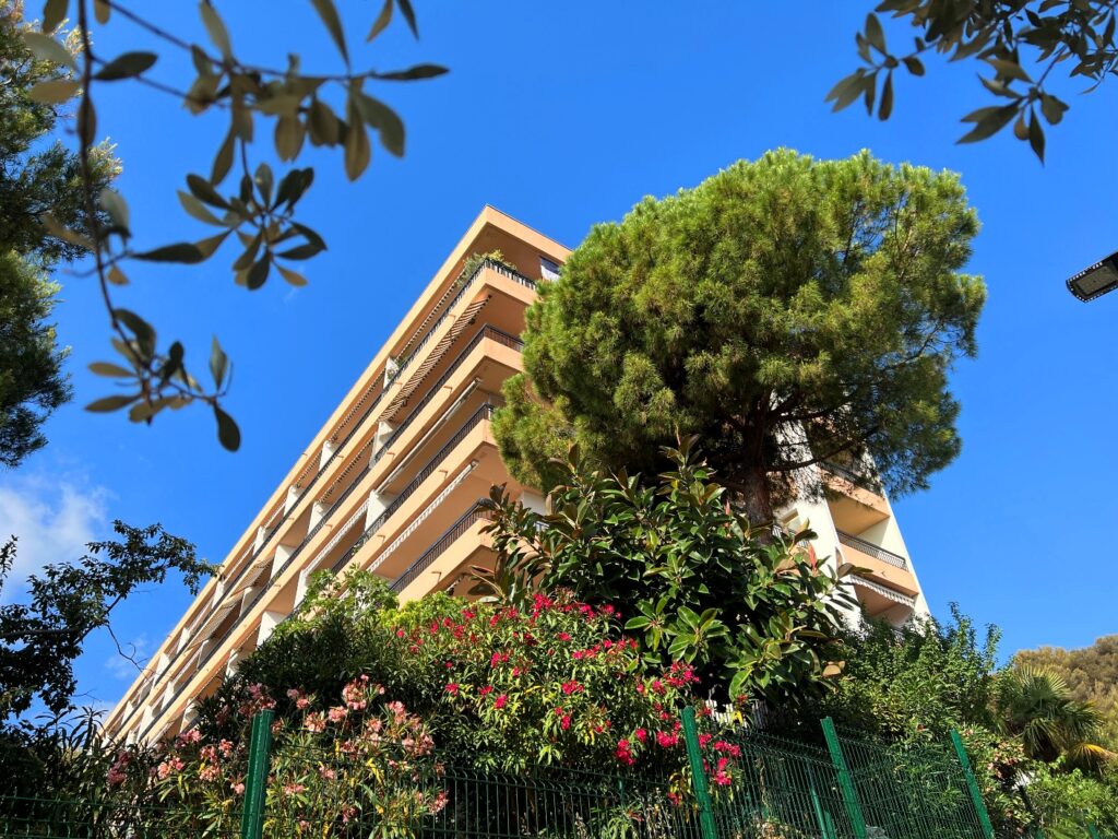Sea view, quiet area, in Hameau de Roquebrune ISM Property