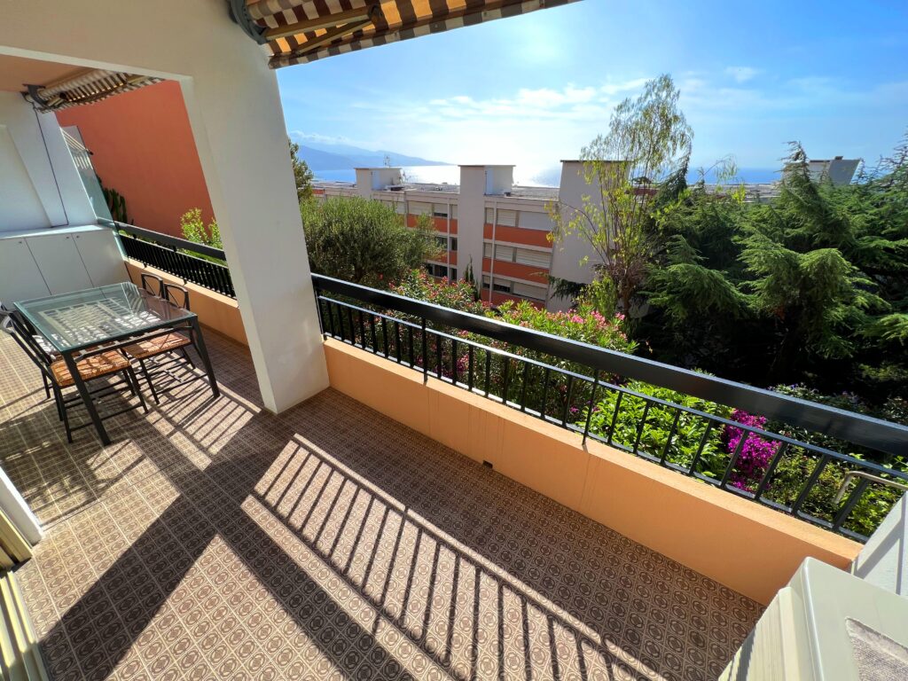 Sea view, quiet area, in Hameau de Roquebrune ISM Property