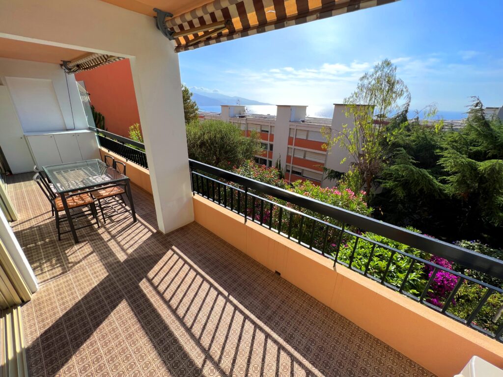 Sea view, quiet area, in Hameau de Roquebrune ISM Property