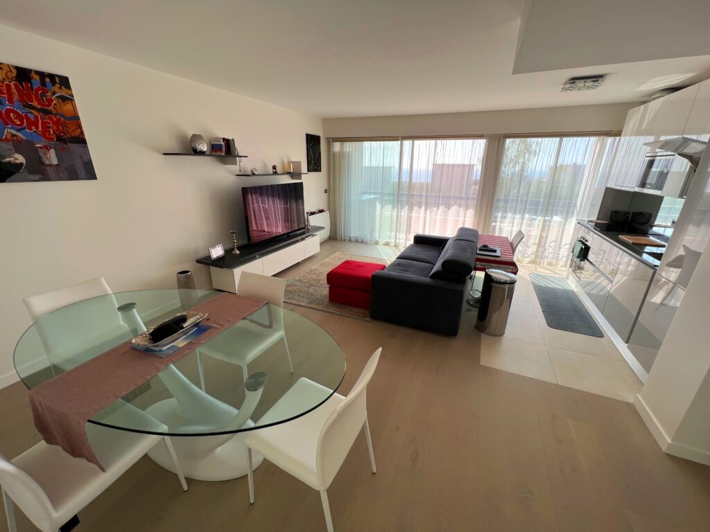 Sea view, quiet area, in Hameau de Roquebrune ISM Property