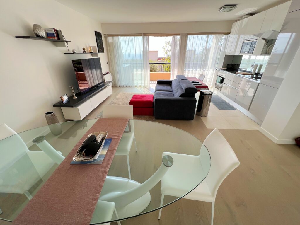 Sea view, quiet area, in Hameau de Roquebrune ISM Property