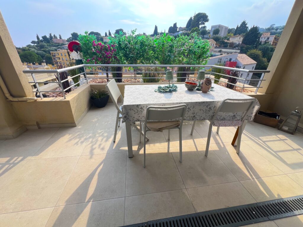 Proche MONACO, proche plages, grandes terrasses, calme ISM Property