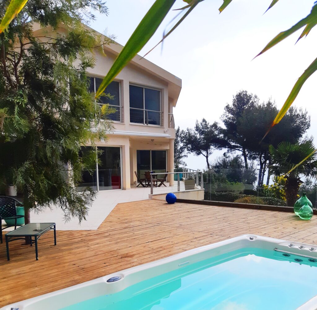 Proche MONACO, vue mer , jardin , jacuzzi ISM Property
