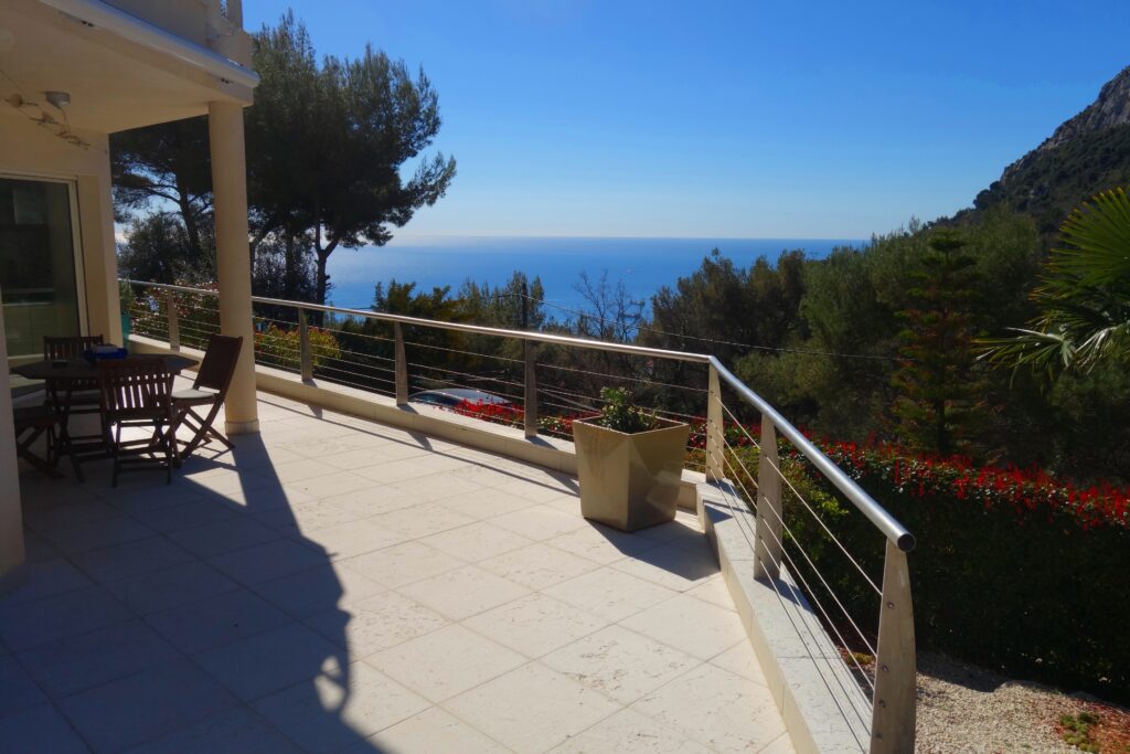Proche MONACO, vue mer , jardin , jacuzzi ISM Property