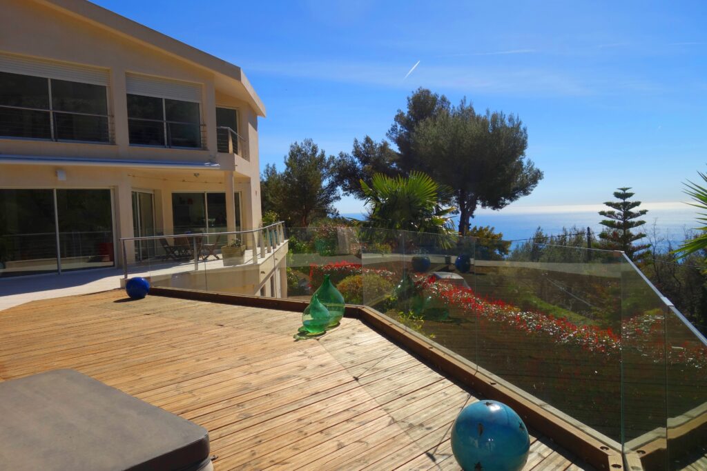 Proche MONACO, vue mer , jardin , jacuzzi ISM Property