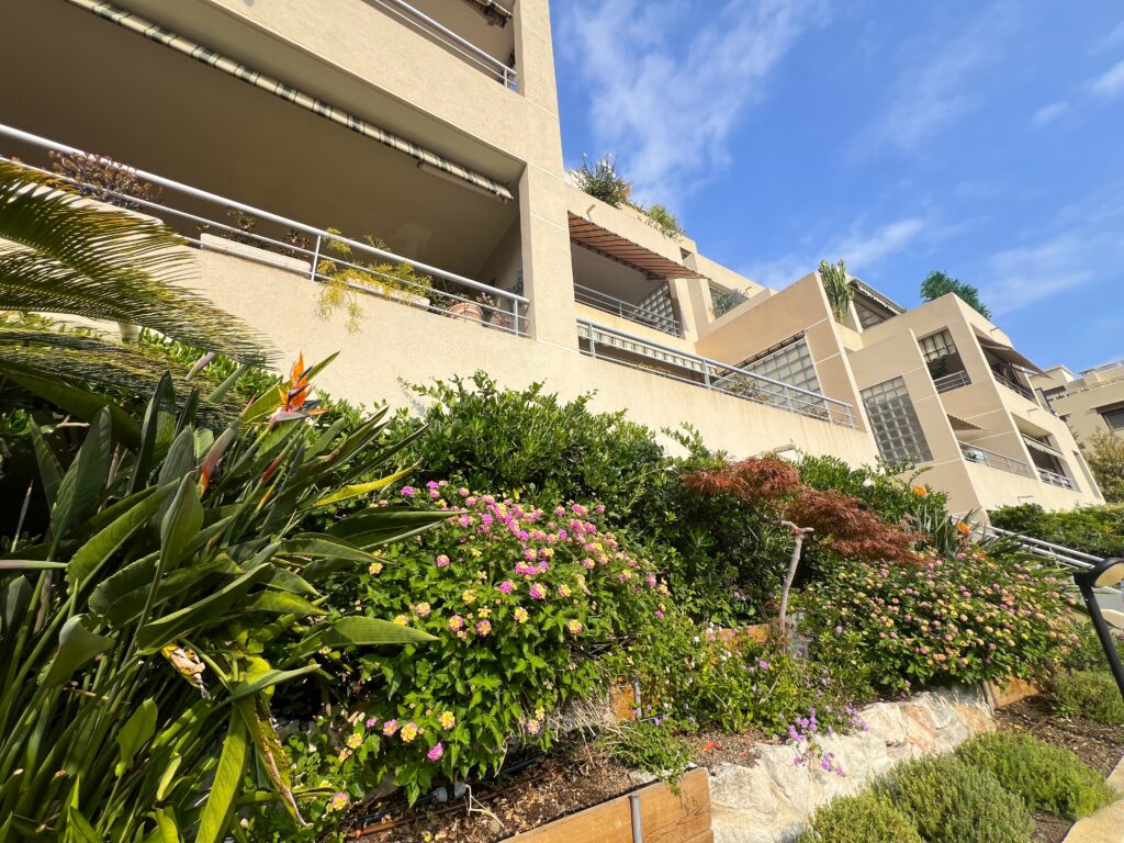Proche MONACO, proche plages, grandes terrasses, calme ISM Property