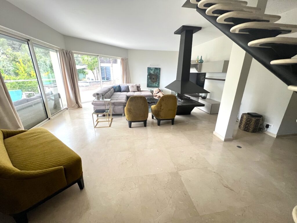 Proche MONACO, vue mer , jardin , jacuzzi ISM Property