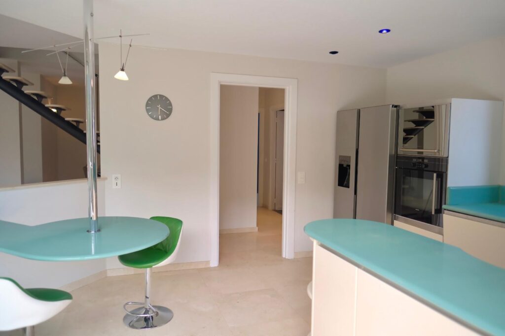 Proche MONACO, vue mer , jardin , jacuzzi ISM Property
