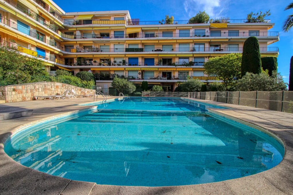 Open sea view, pool, famous luxury building 