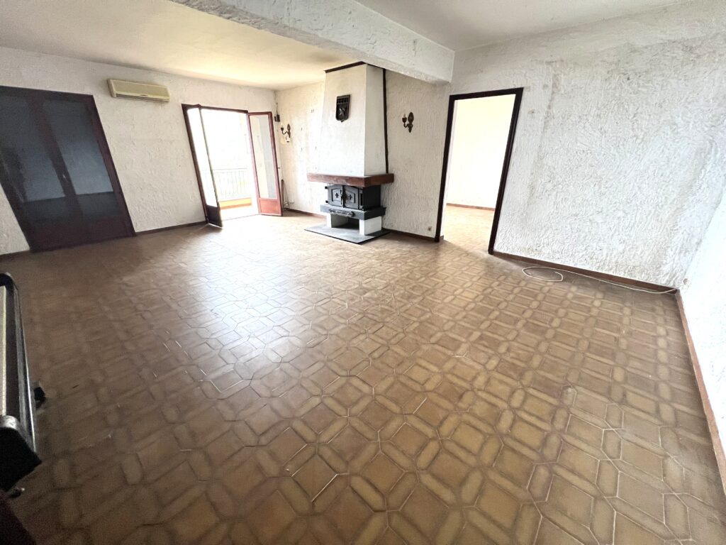 Open view over MONACO, villa to renovation ISM Property