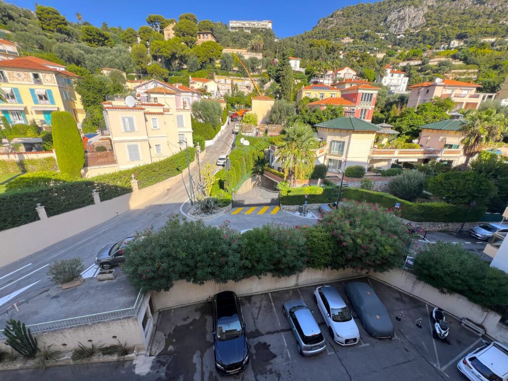 Beaches and town center walk distance ISM Property