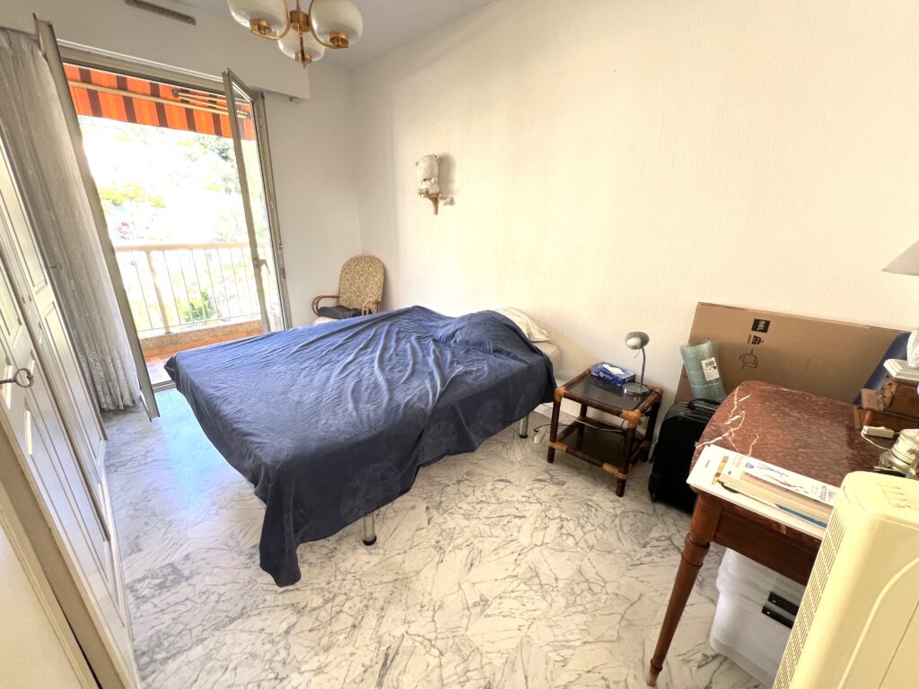 Beaches and town center walk distance ISM Property