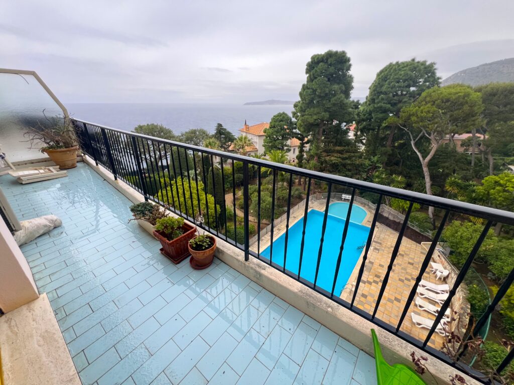 Open sea view, pool, famous luxury building