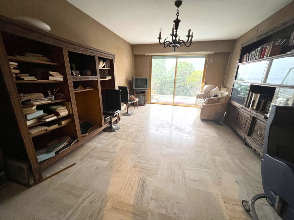 Open sea view, pool, famous luxury building