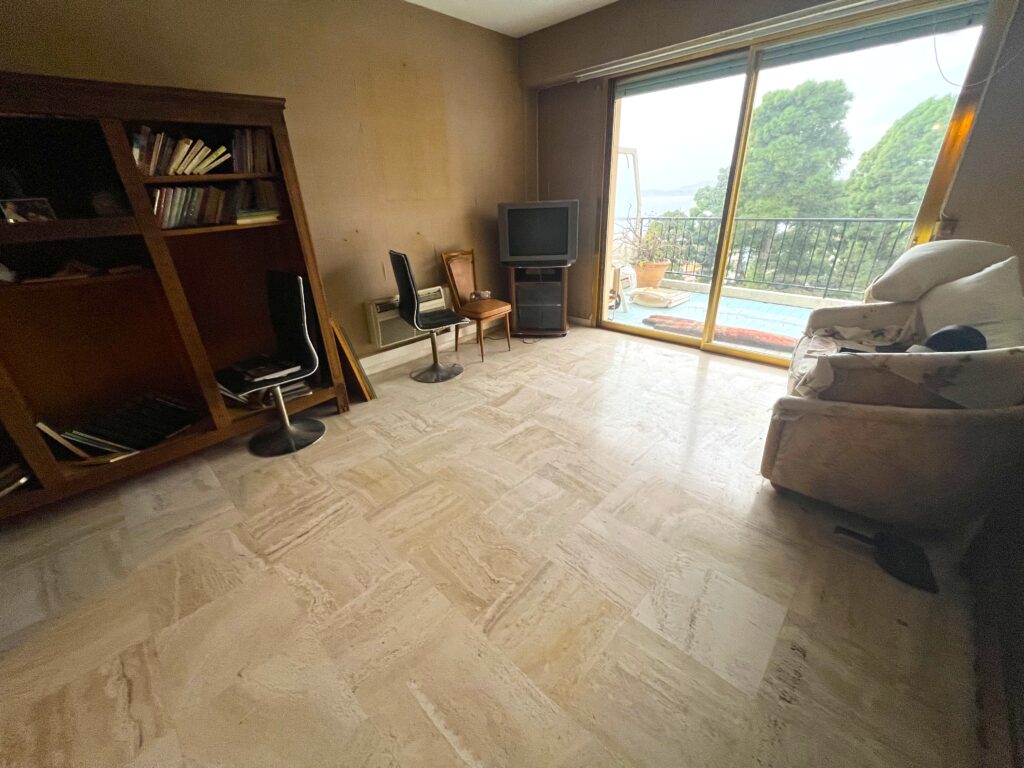 Open sea view, pool, famous luxury building