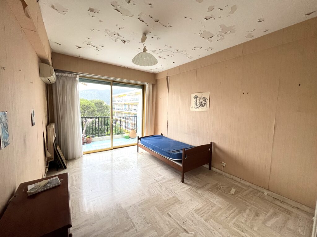 Open sea view, pool, famous luxury building