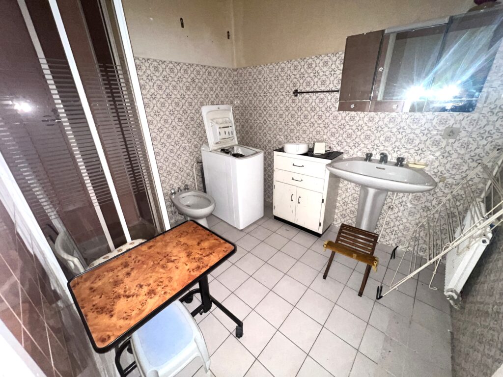 Open sea view, pool, famous luxury building