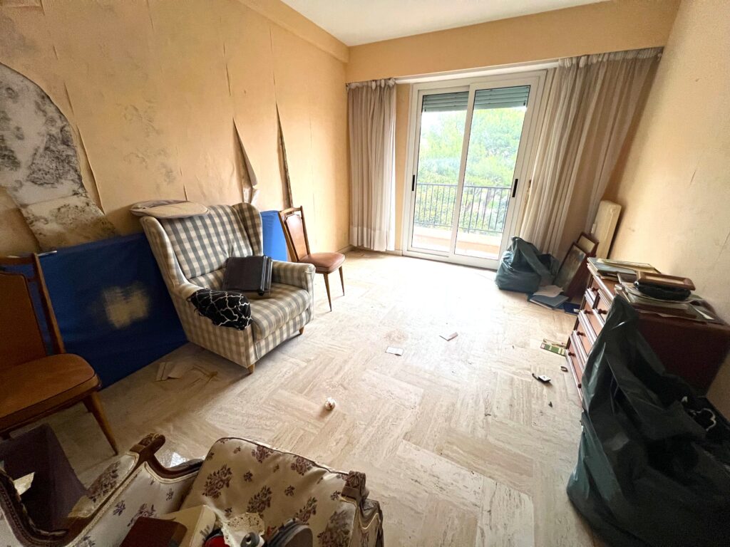 Open sea view, pool, famous luxury building