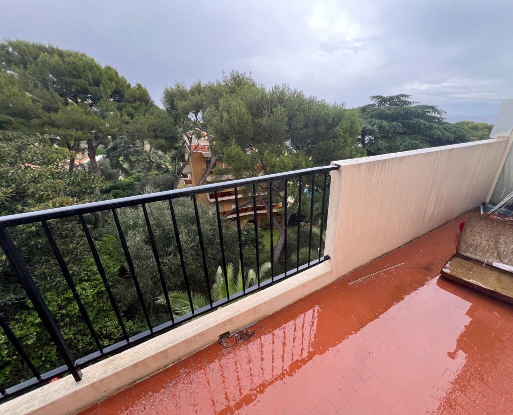 Open sea view, pool, famous luxury building