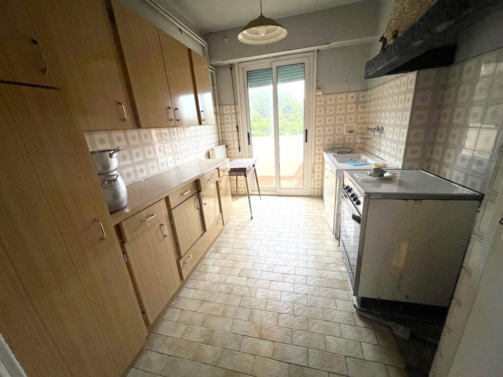 Open sea view, pool, famous luxury building