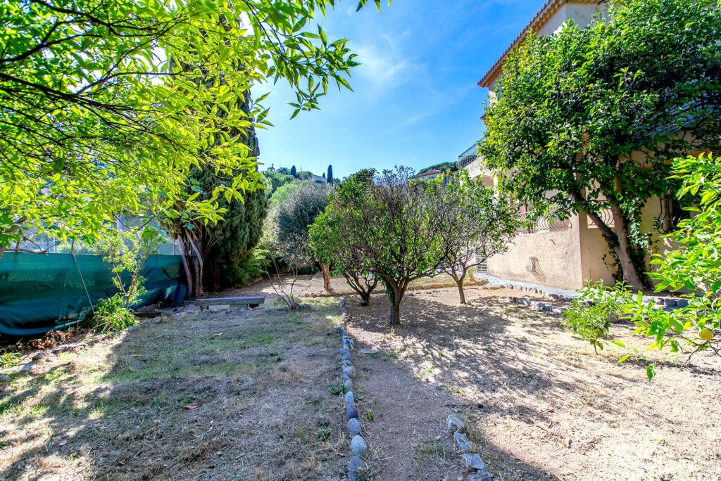 Villa near beaches, near town center ISM Property