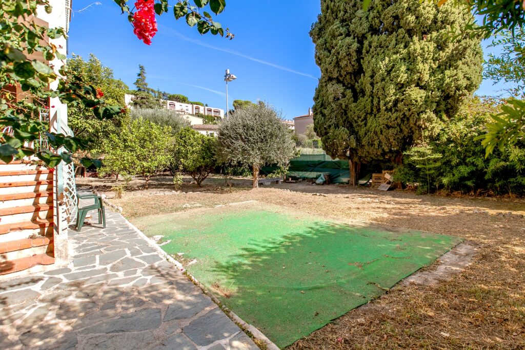 Villa near beaches, near town center ISM Property