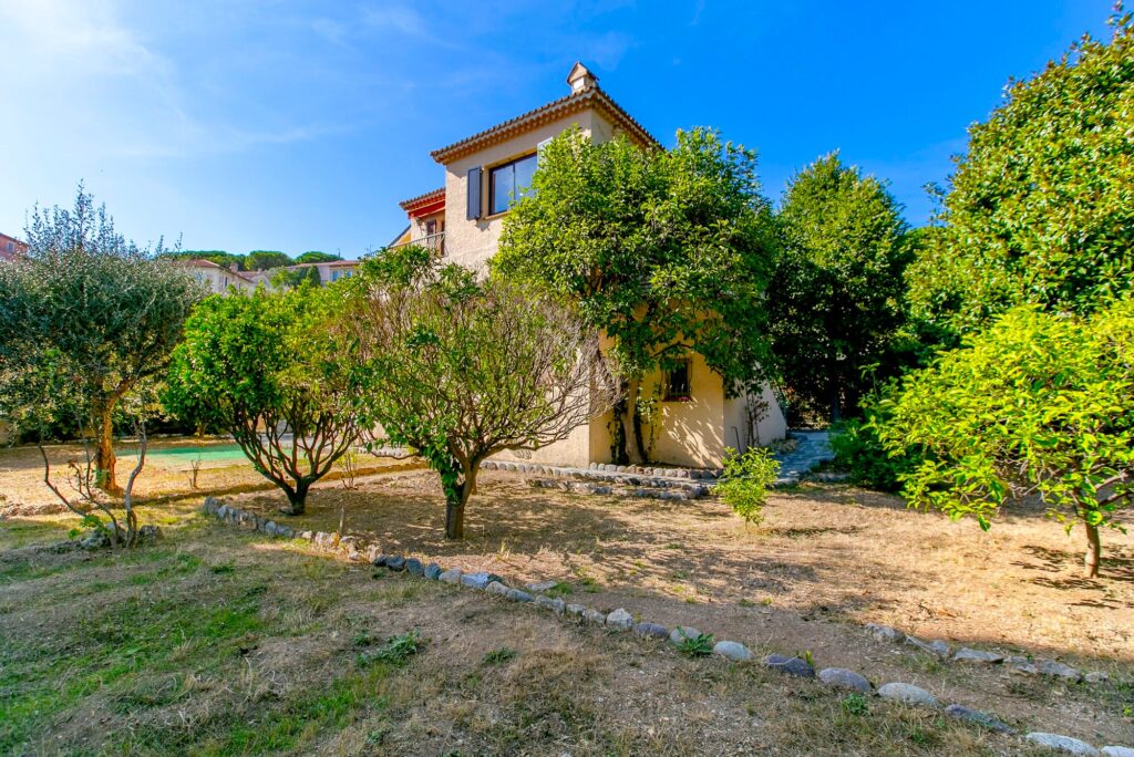 Villa near beaches, near town center ISM Property