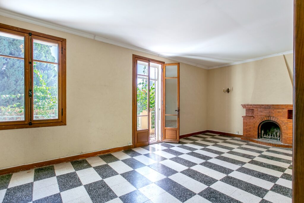 Villa near beaches, near town center ISM Property