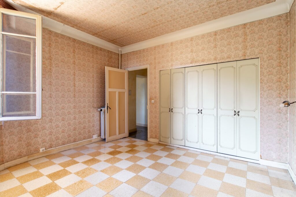 Villa near beaches, near town center ISM Property