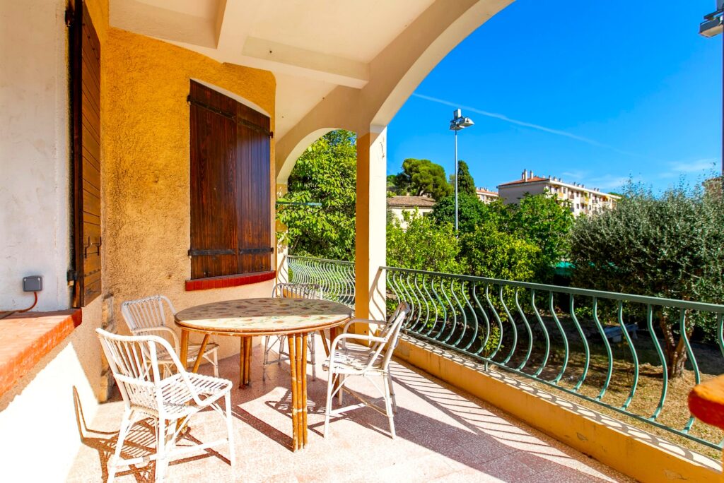 Villa near beaches, near town center ISM Property