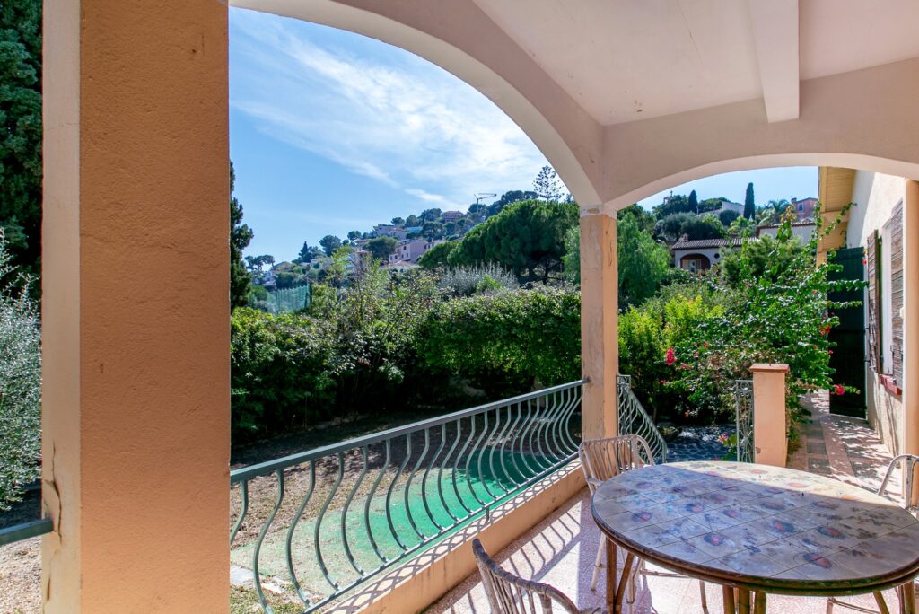 Villa near beaches, near town center ISM Property