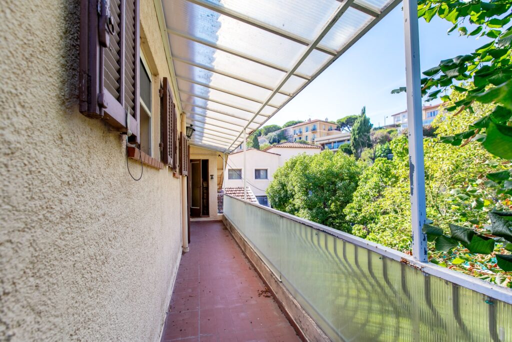 Villa near beaches, near town center ISM Property