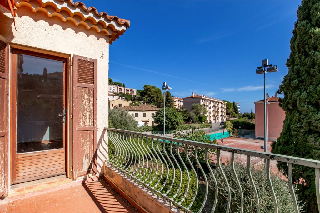 Villa near beaches, near town center ISM Property