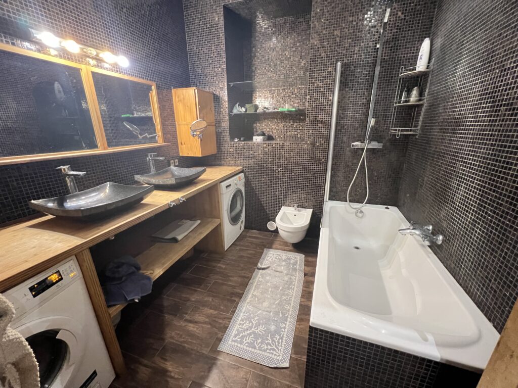 Border MONACO, larger terrace ISM Property