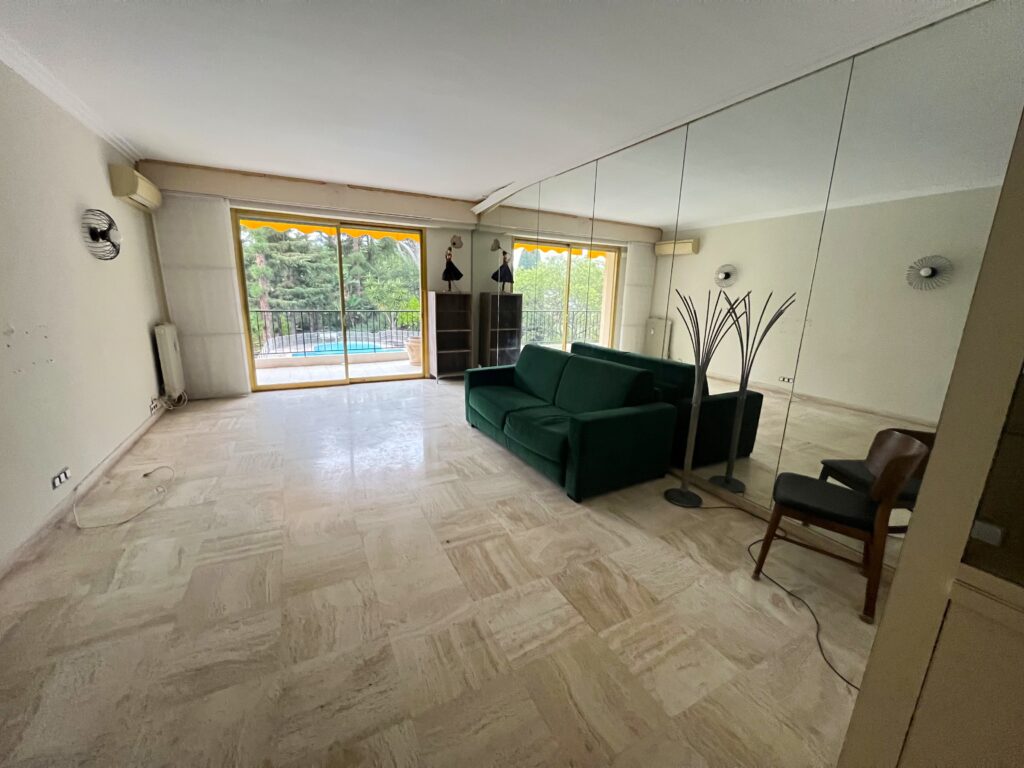 Domain with pool near beaches/MONACO ISM Property