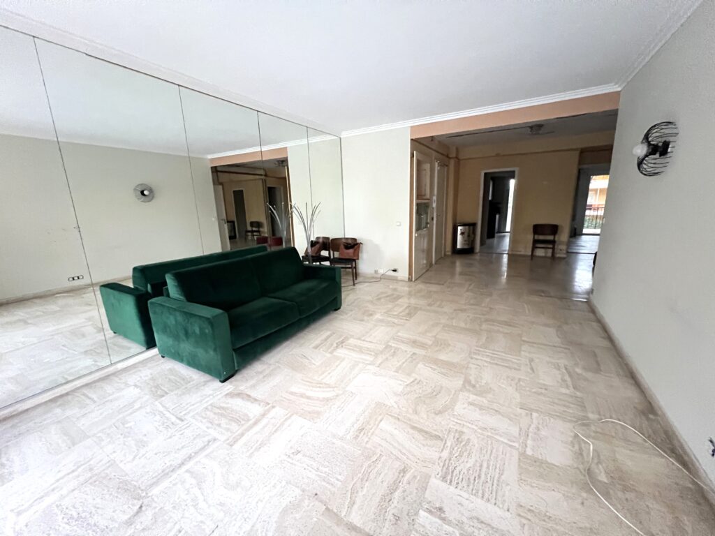 Domain with pool near beaches/MONACO ISM Property