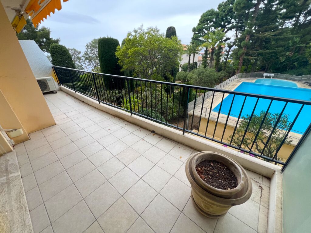 Domain with pool near beaches/MONACO ISM Property