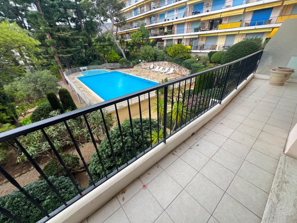 Domain with pool near beaches/MONACO ISM Property